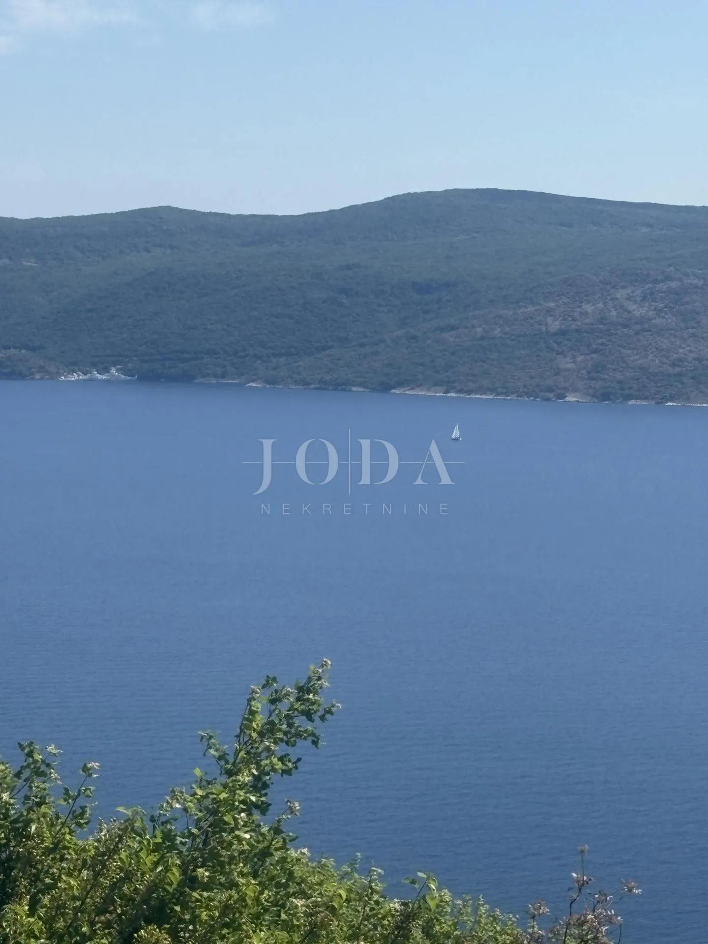 plominsko zagorje, kuća za adaptaciju sa očaravajućim pogledom na more - slika 1
