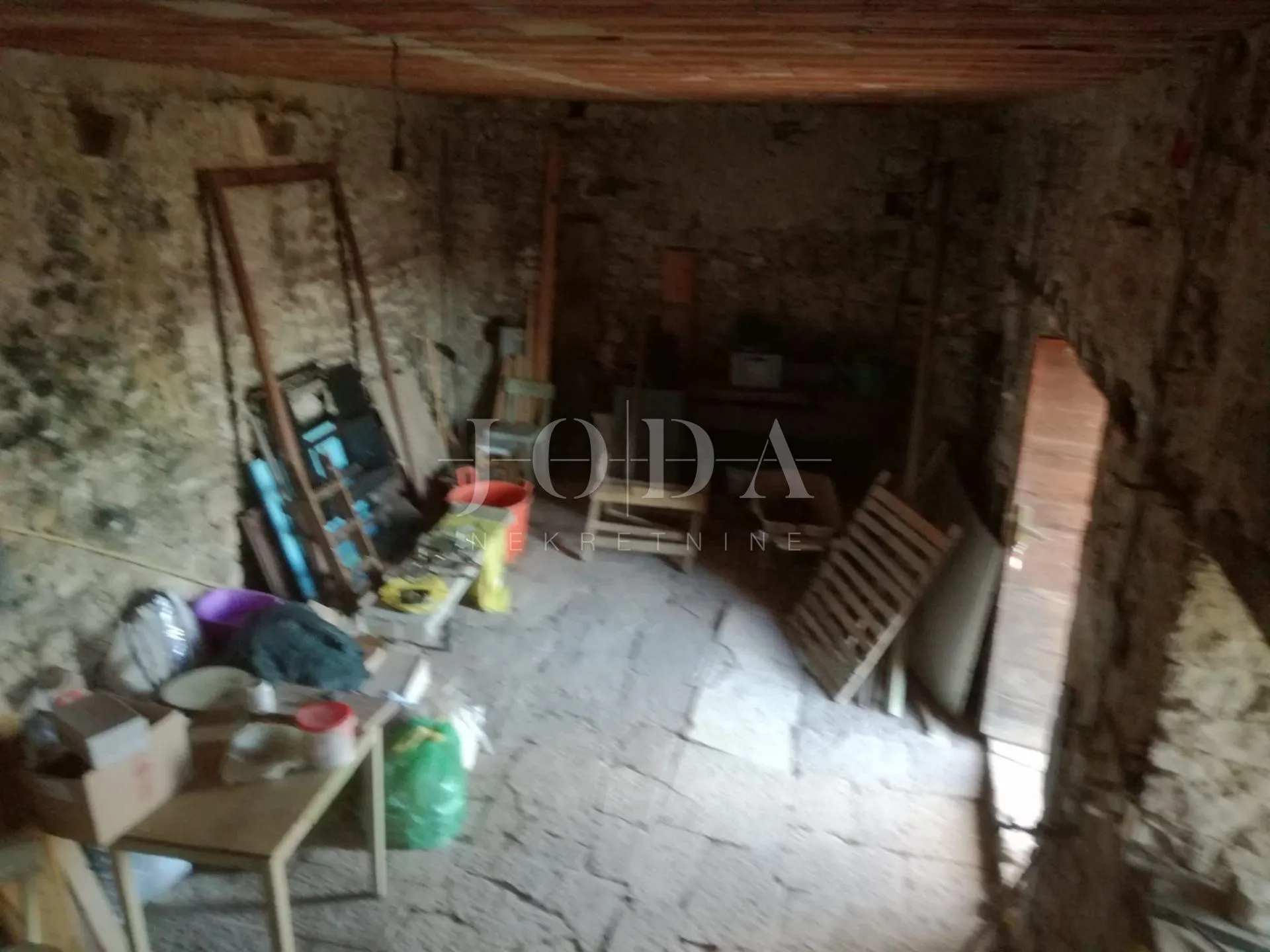 kamena kuća u nizu motovun - slika 4