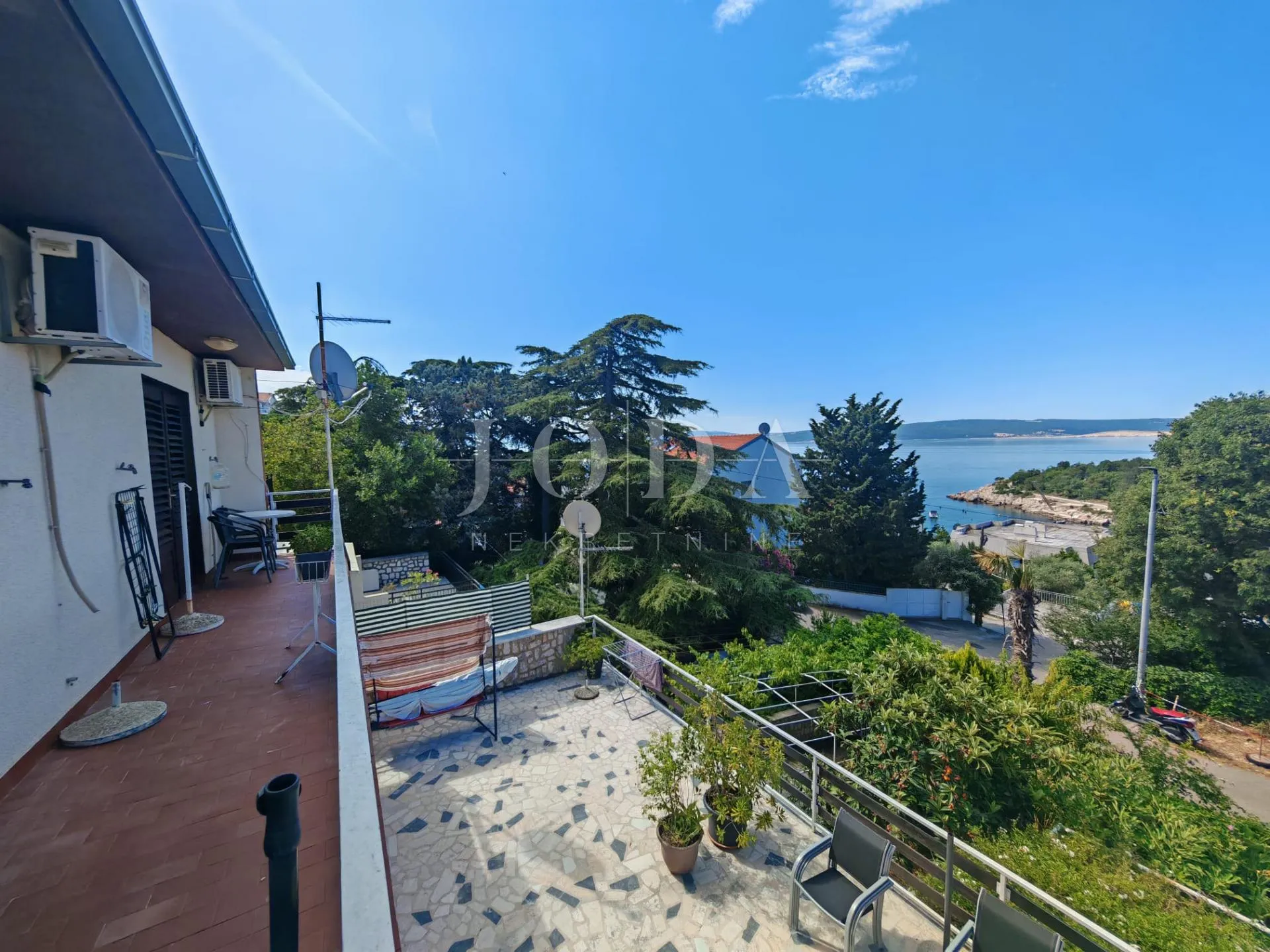 kuća 2. red od mora sa 4 apartmana - slika 4
