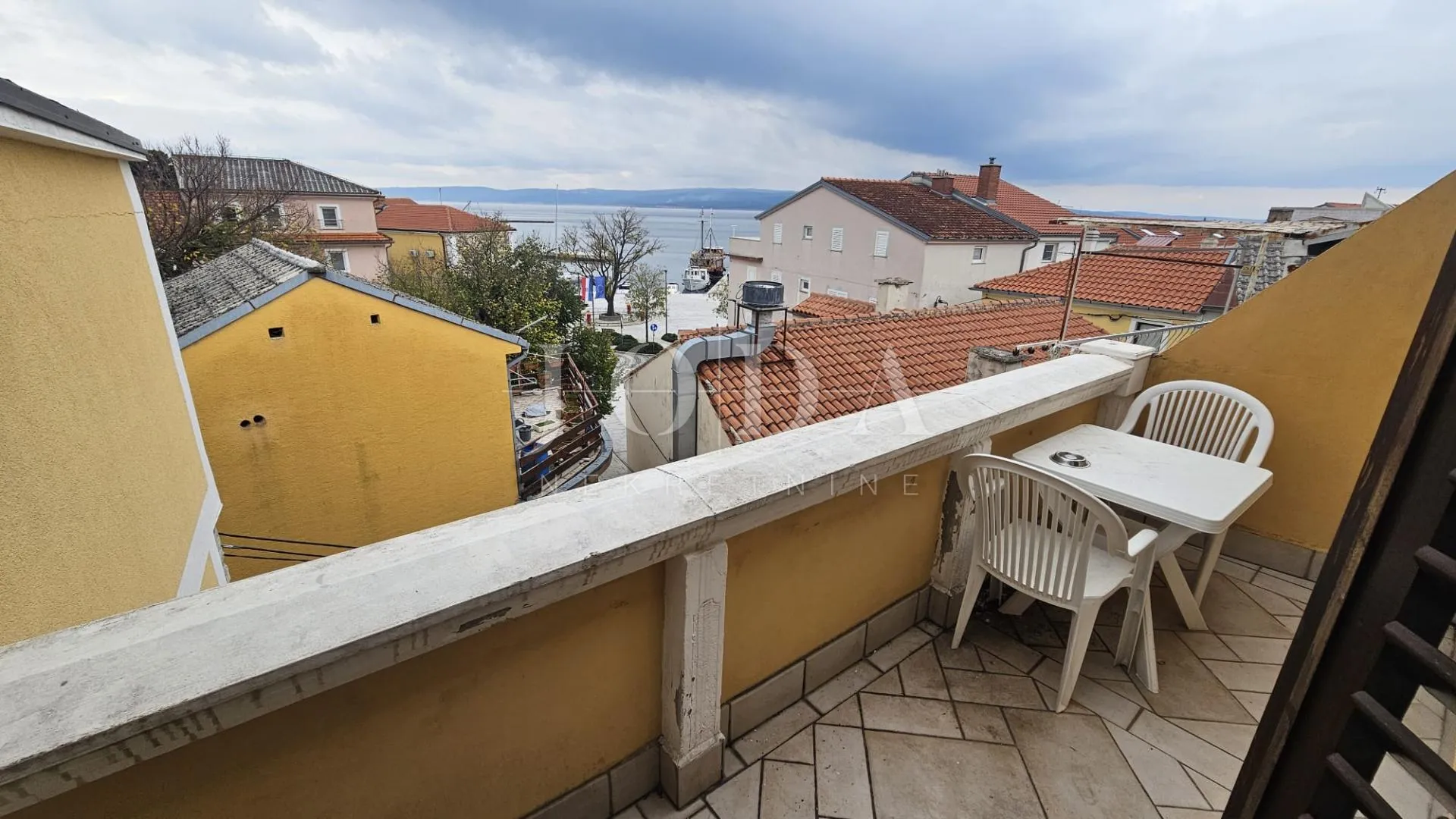 selce kuća u strogom centru - slika 9