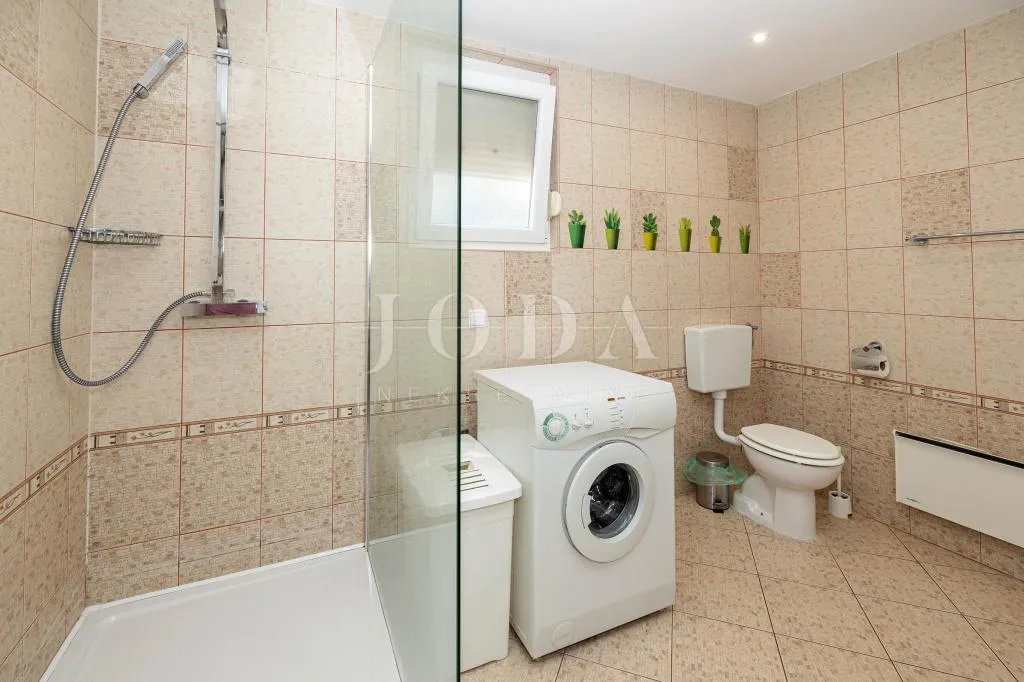 dramalj-kuca sa 7 apartmana - slika 15