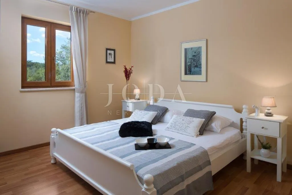 labin, okolica, kuća sa bazenom na mirnoj lokaciji - slika 11