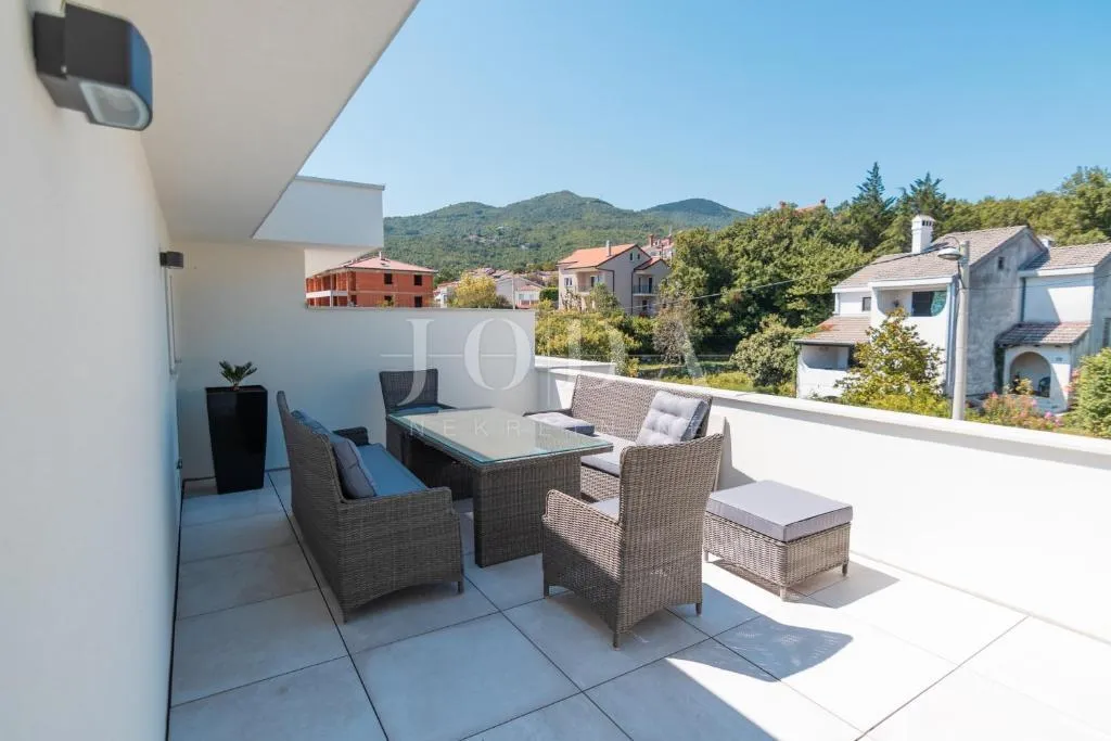 opatija vila sa bazenom - slika 27