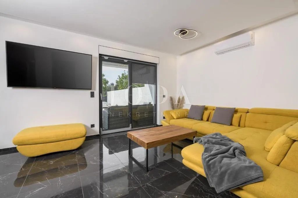 labin, villa sa bazenom na odličnoj lokaciji - slika 9