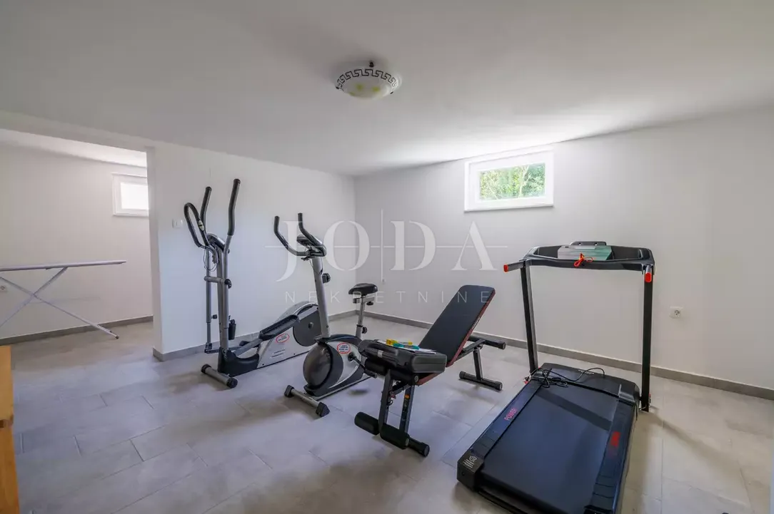 tribalj kuća 600m2 sa bazenom - slika 45