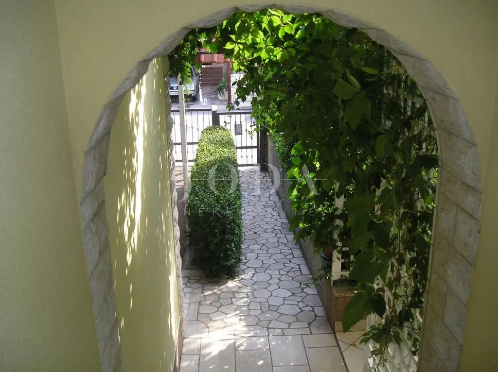 kuća sa 5 apartmana - slika 5