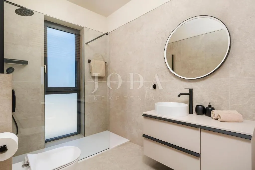 labin, okolica, moderna villa s bazenom i privatnim wellnessom - slika 41