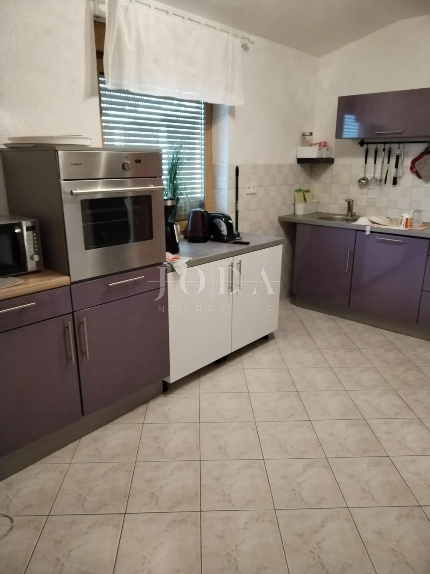 labin, okolica, kuća s dva stana i poslovnim prostorom - slika 27