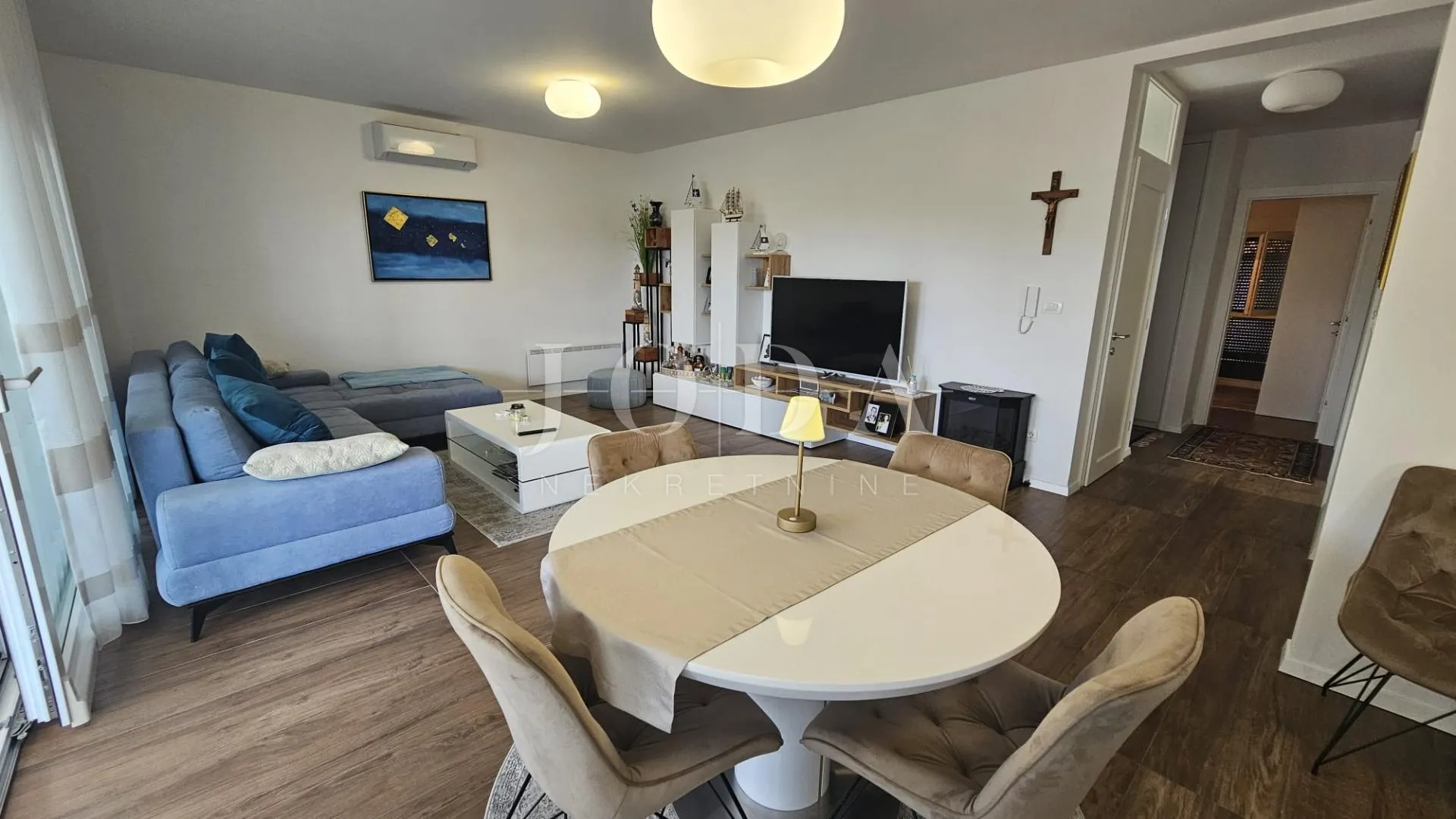 dramalj penthouse sa garažom i zasebnim apartmanom - slika 17