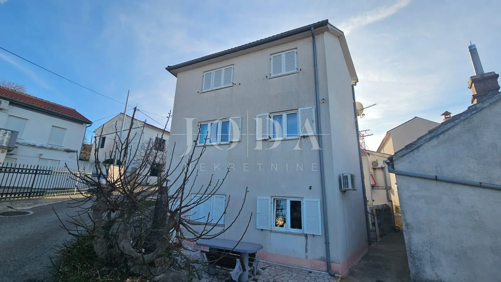 jadranovo kuća sa pet jedinica - slika 3