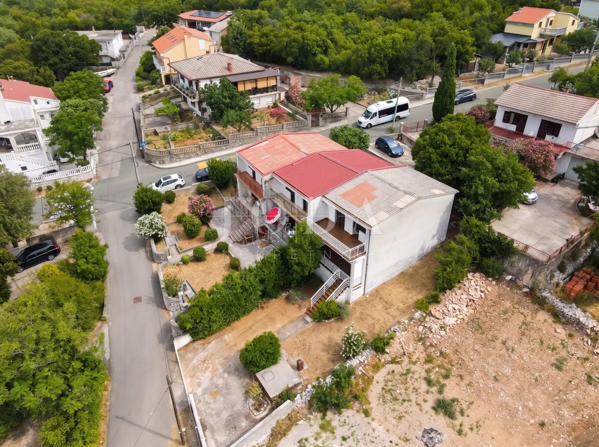 jadranovo – kuća dvojnica idealna za dvije obitelji, 600 m od mora - slika 5