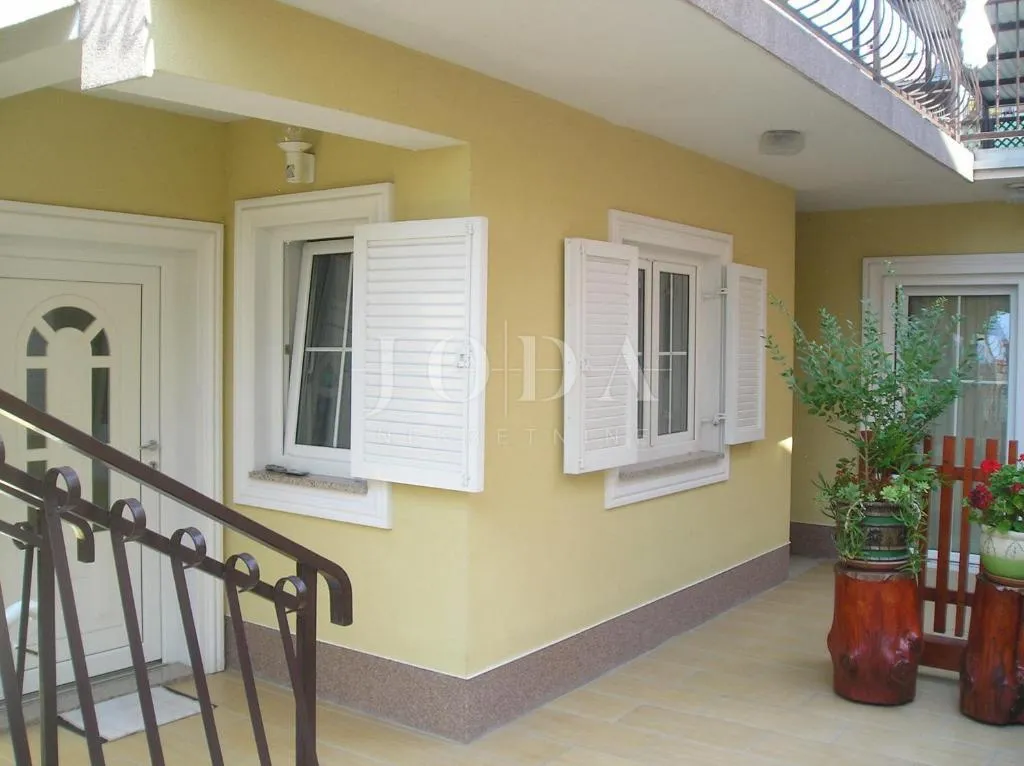 kuća sa 5 apartmana - slika 7