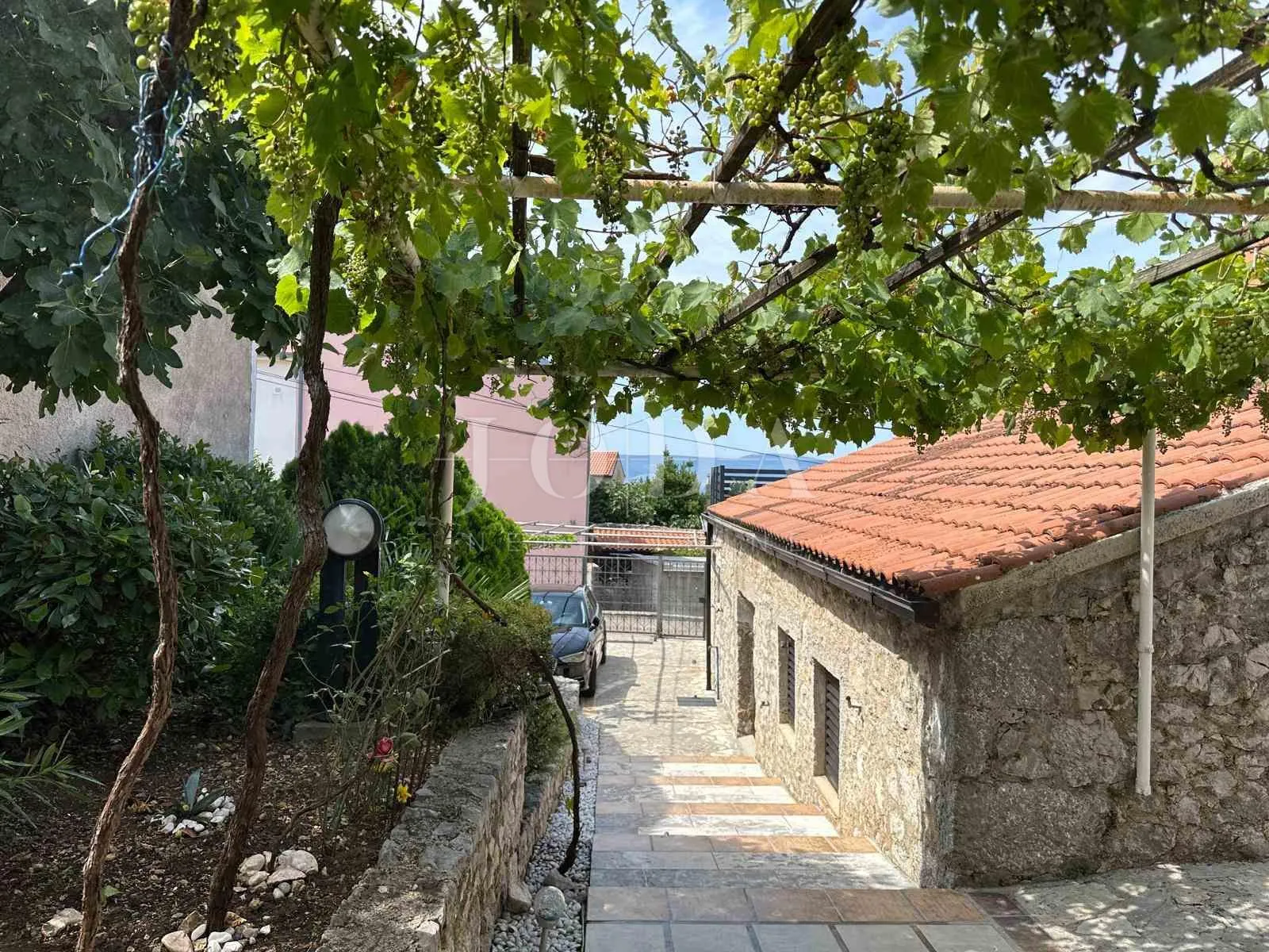 novi vinodolski, kuća sa dvorišnim objektom u blizini centra - slika 6