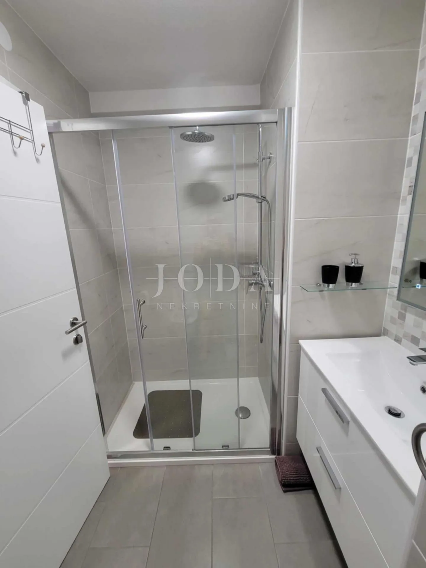šilo kuća sa 3 apartmana - slika 27