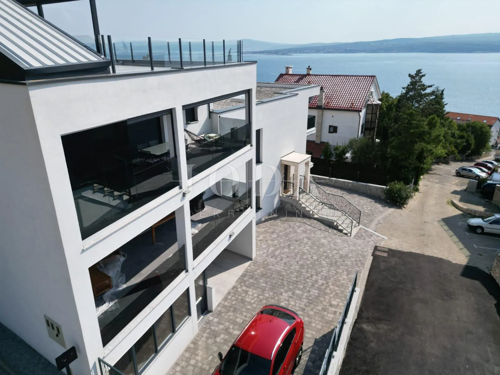 dramalj penthouse sa garažom i zasebnim apartmanom - slika 4