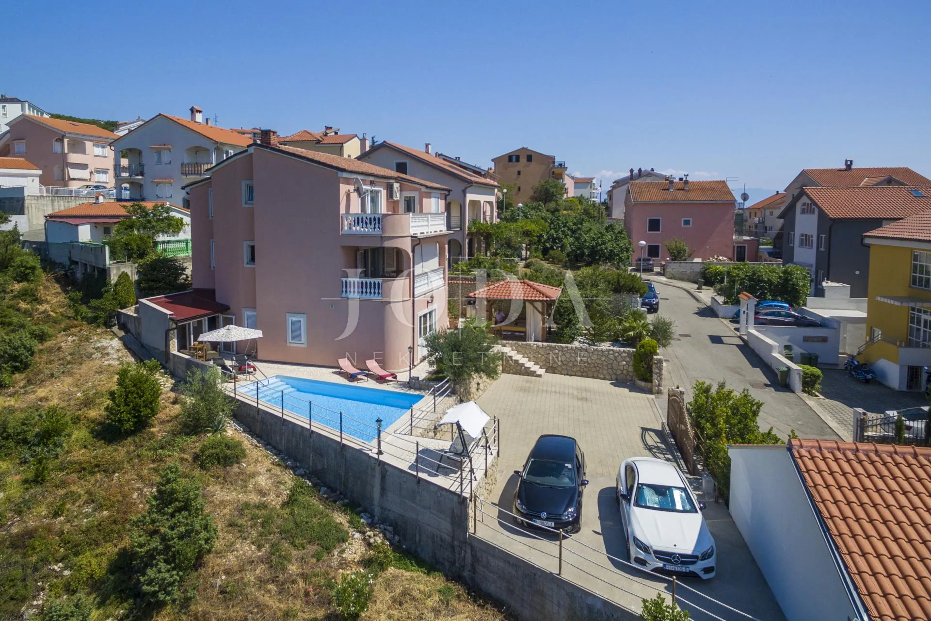 crikvenica, kuća sa tri stambene jedinice i bazenom - slika 47