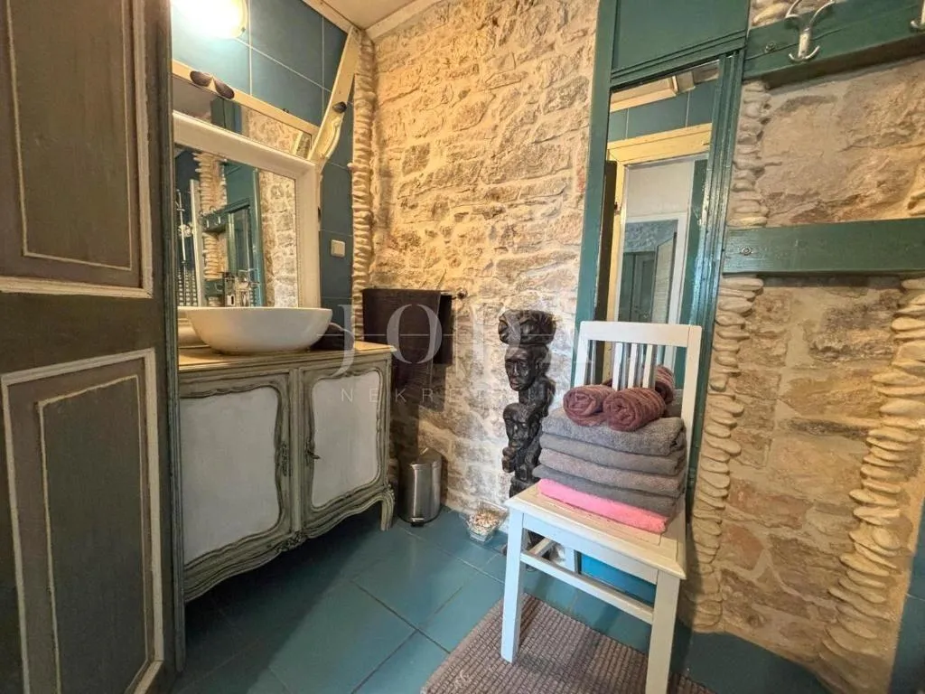 krnica, renovirana kamena villa sa bazenom - slika 15