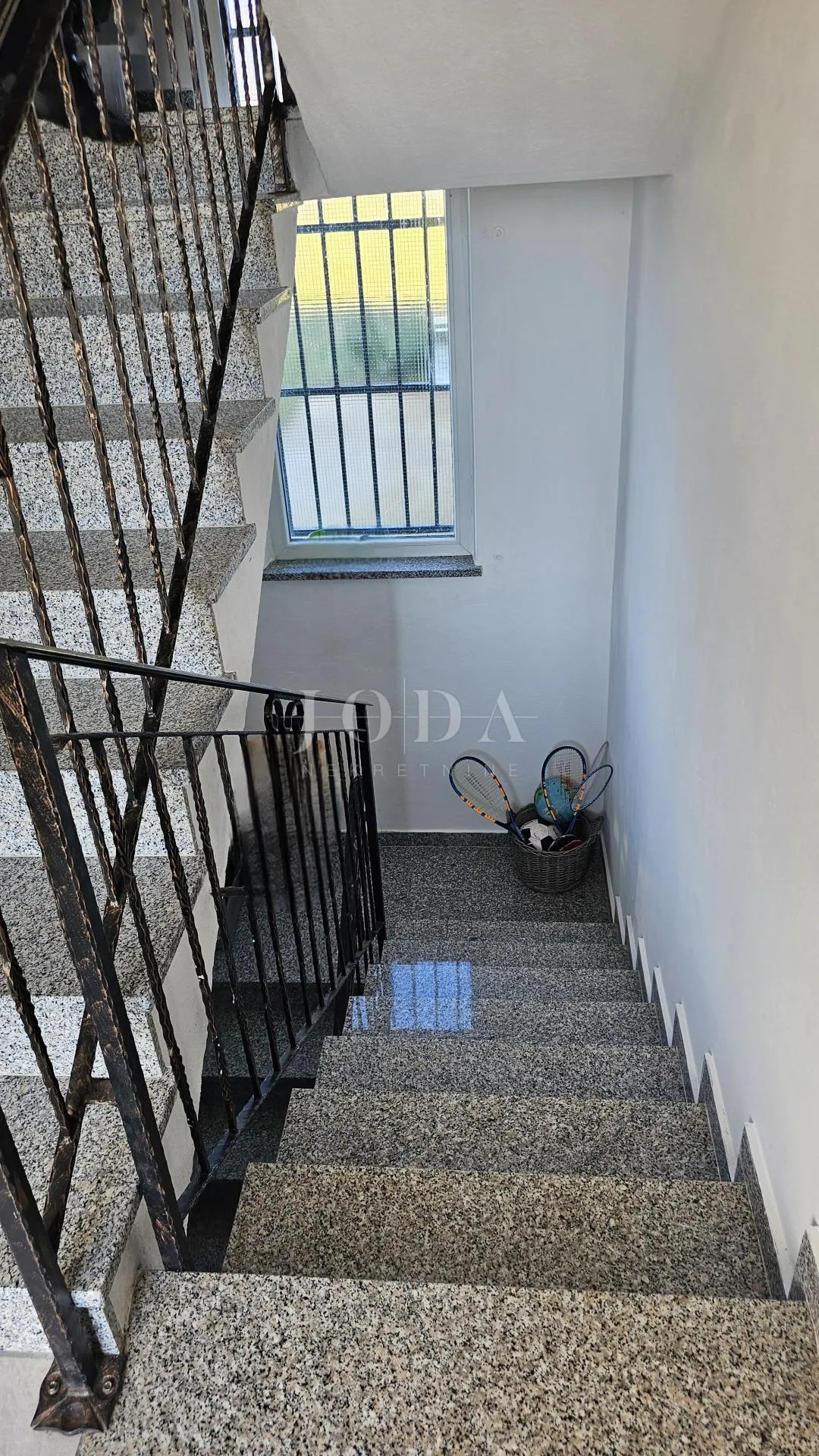 lijepa opremljena kuća sa 4 građ.parcele 4.200m2,loborika - slika 14