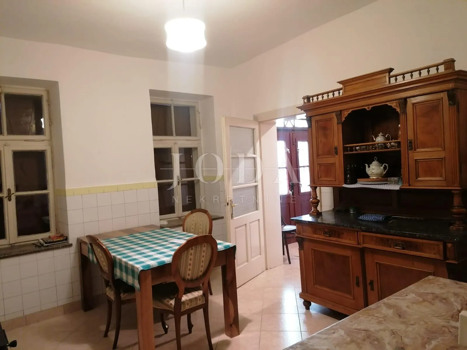 bribir – starija kuća s velikom okućnicom, garažom i dodatnim prostorima - slika 27