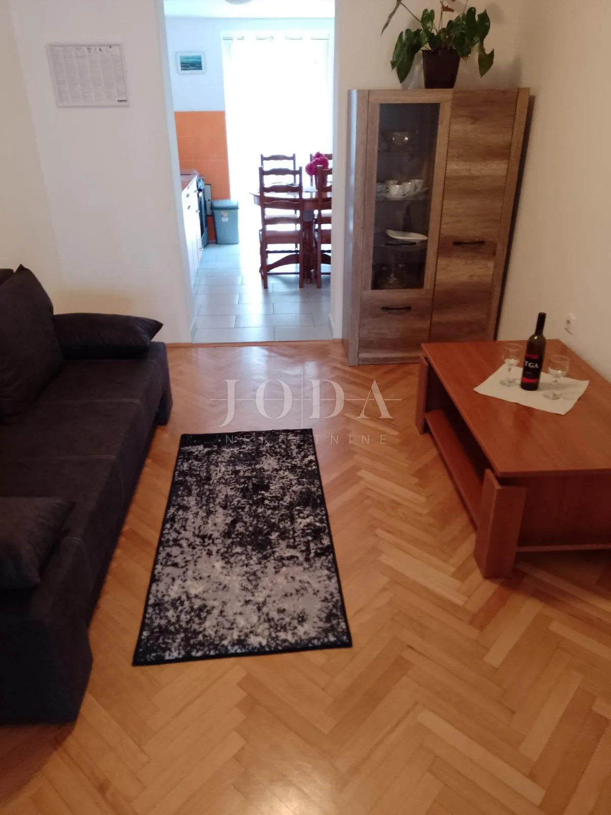 prostrani stan s pogledom na more i garažom u crikvenici - slika 7