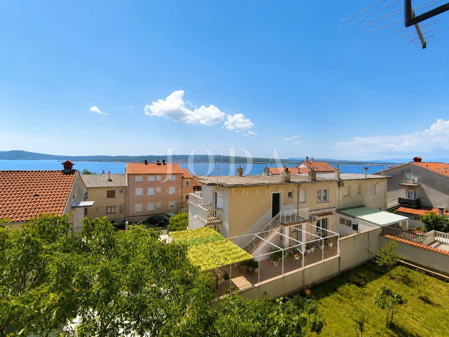 crikvenica-prostrani stan u centru - slika 2
