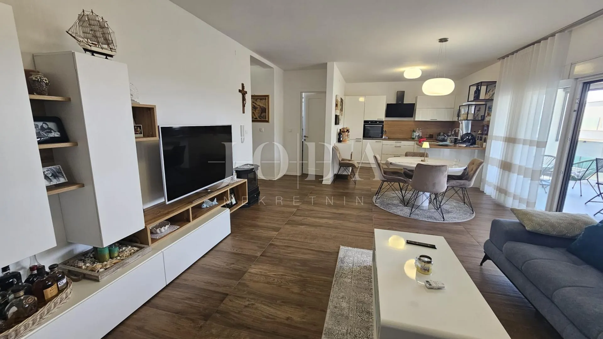 dramalj penthouse sa garažom i zasebnim apartmanom - slika 16