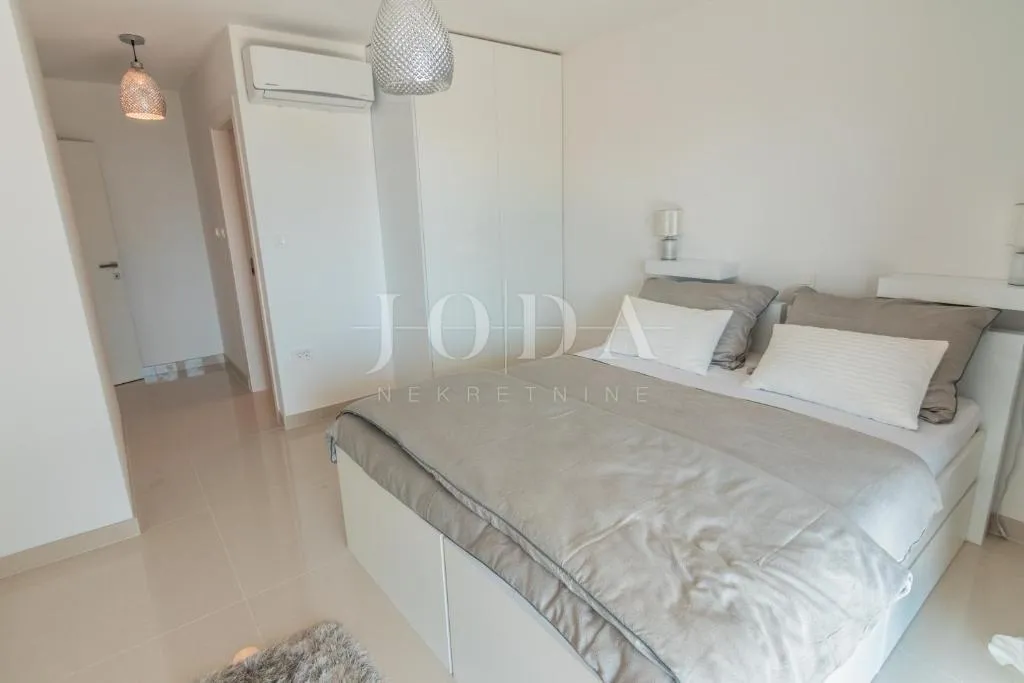 opatija vila sa bazenom - slika 41