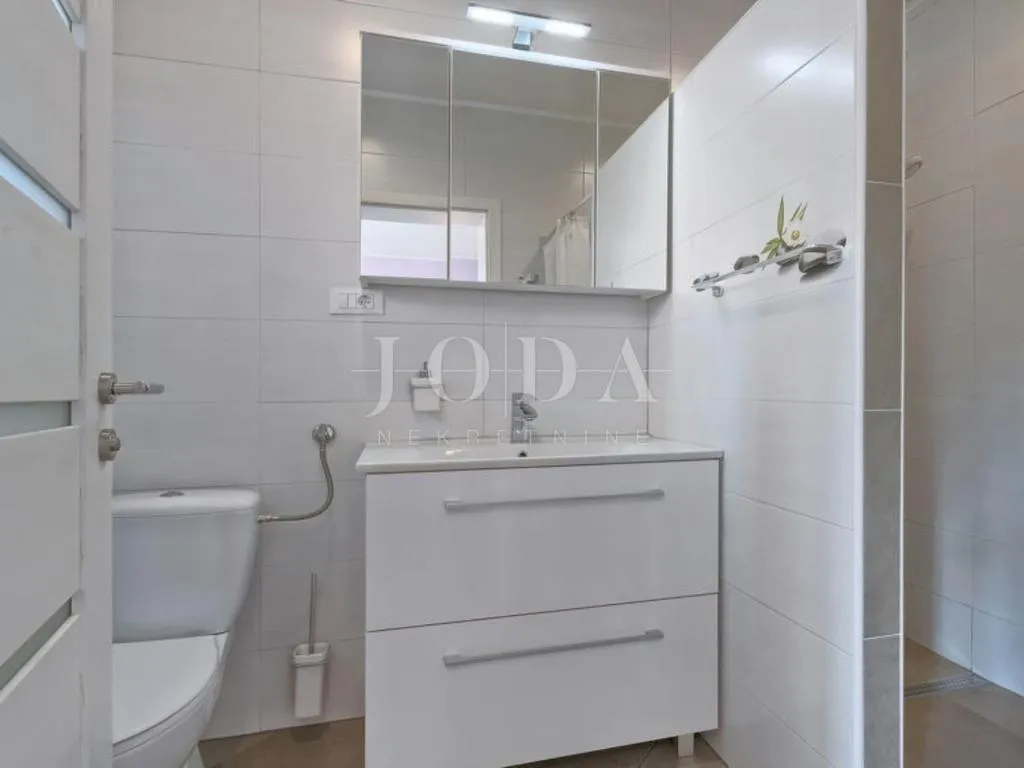 labin, okolica, villa sa bazenom i saunom - slika 33