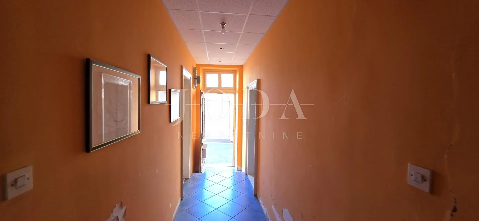 kuća u centru crikvenice, 150 m², 200 m od mora – potencijal za investiciju - slika 5