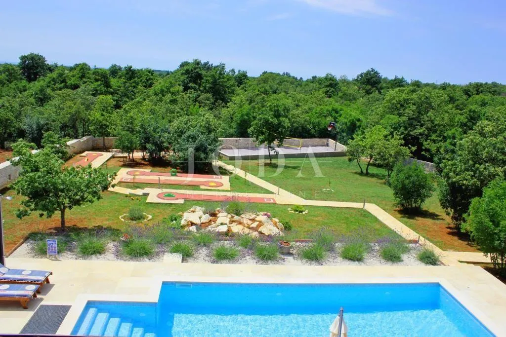 svetvinčenat, okolica, villa sa jacuzzijem i grijanim bazenom - slika 11