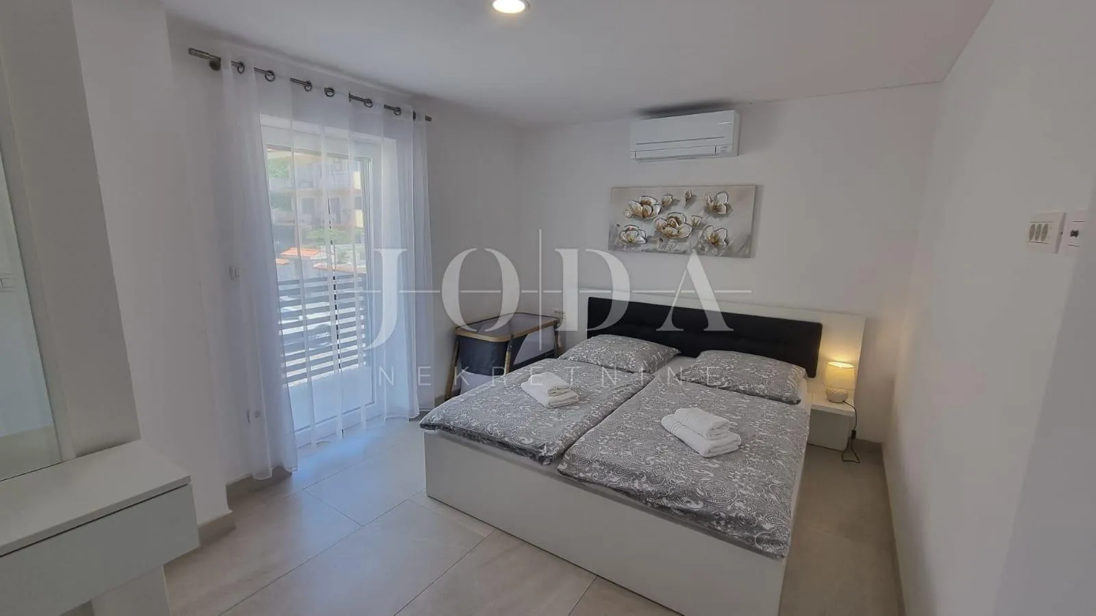 crikvenica, kuća sa osam apartmana - slika 23