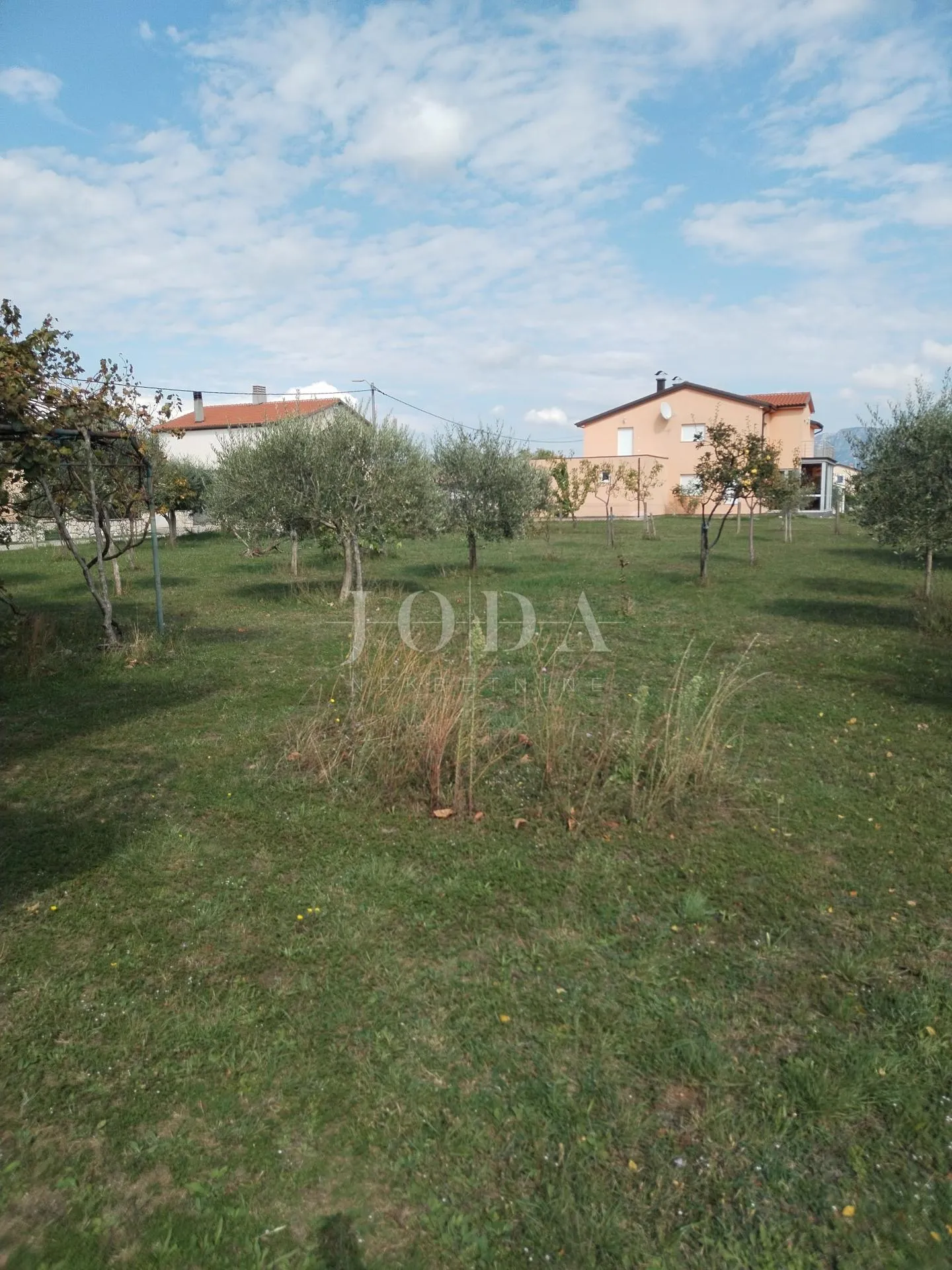 labin, okolica, kuća s dva stana i poslovnim prostorom - slika 37