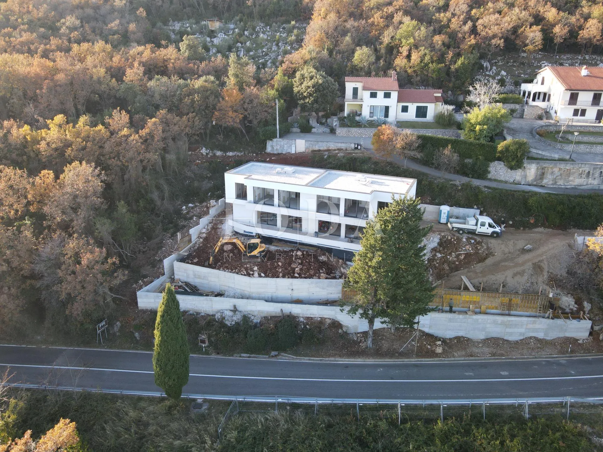 mošćenička draga luksuzna novogradnja s dvije vile, bazenima i wellnessom - slika 4
