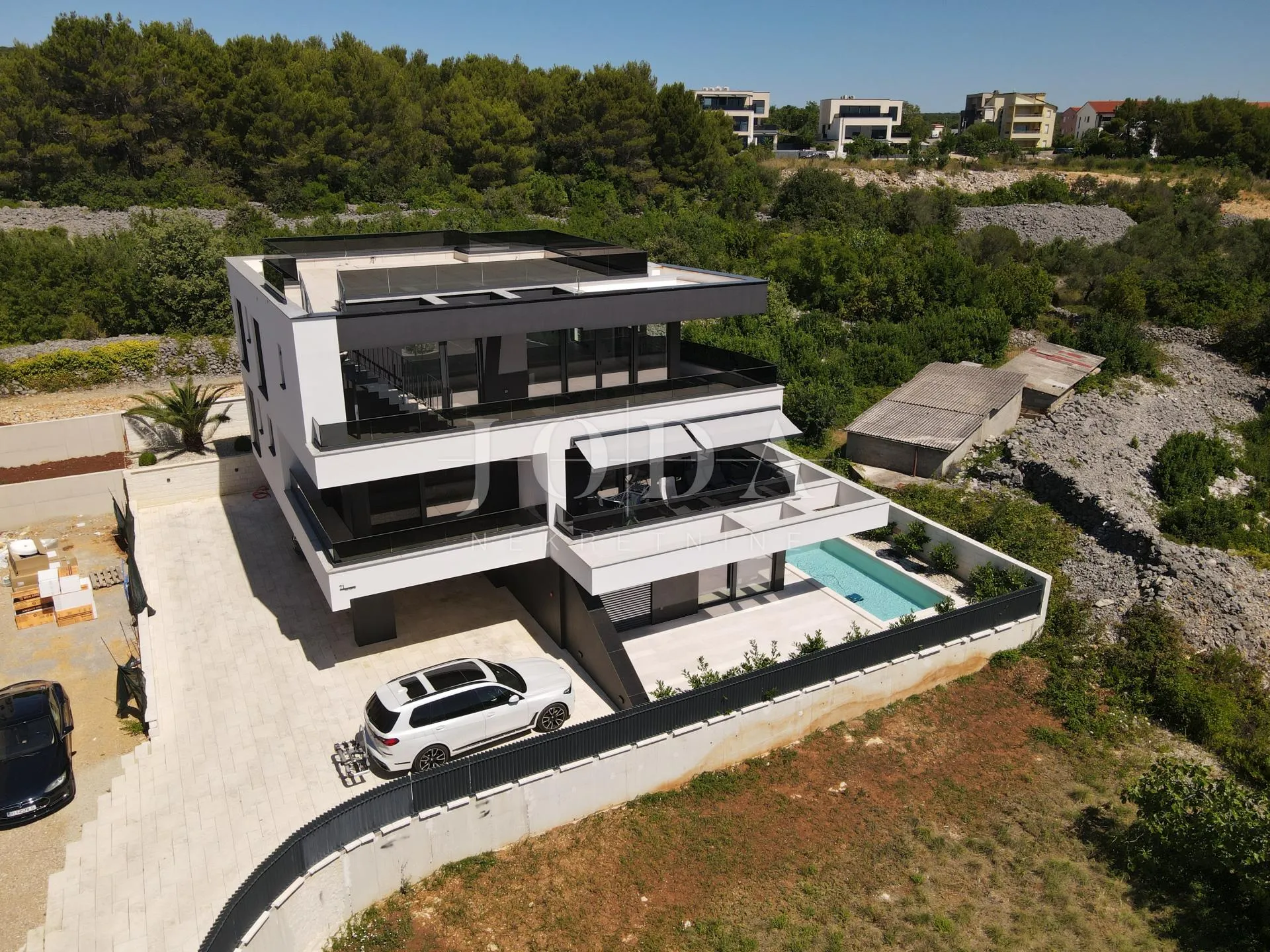 otok krk stan u novogradnji sa bazenom konobom i okućnicom - slika 15