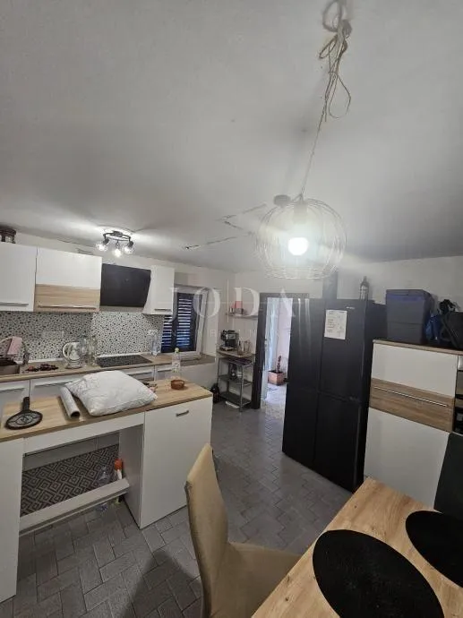 obiteljska kuća sa 2 objekta i šternom,barban okolica - slika 6