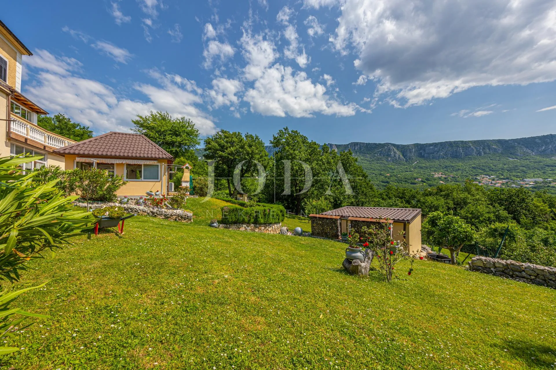 kuća sa 3000m2 zemljišta - slika 13