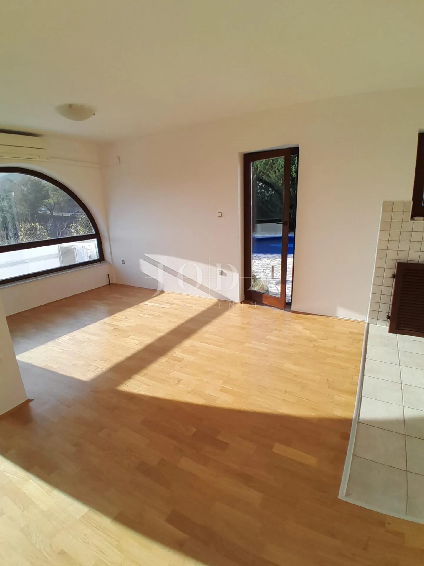 apartman sa bazenom - slika 14