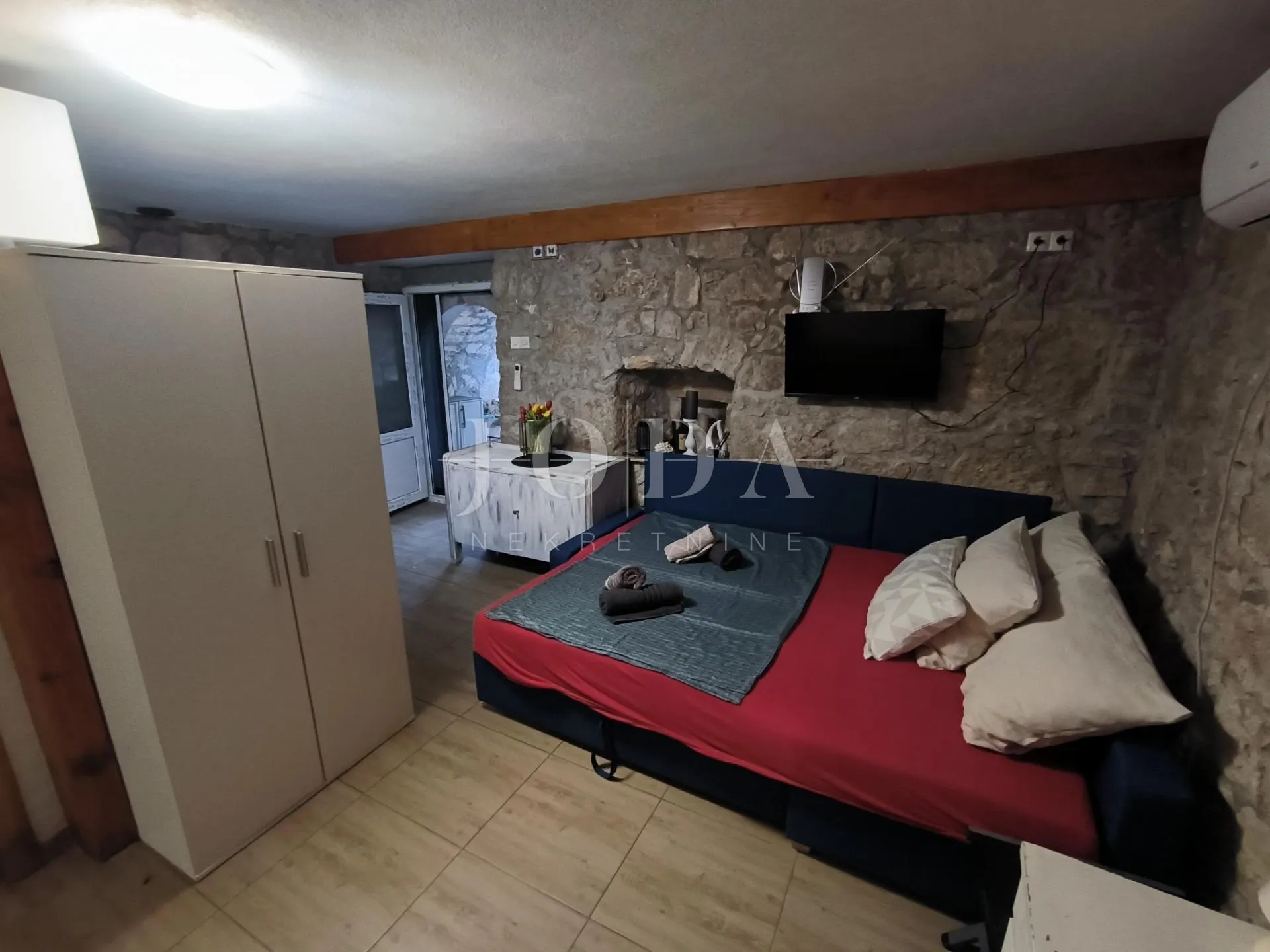 kuća sa dva adaptirana apartmana i starina za adaptaciju - slika 28