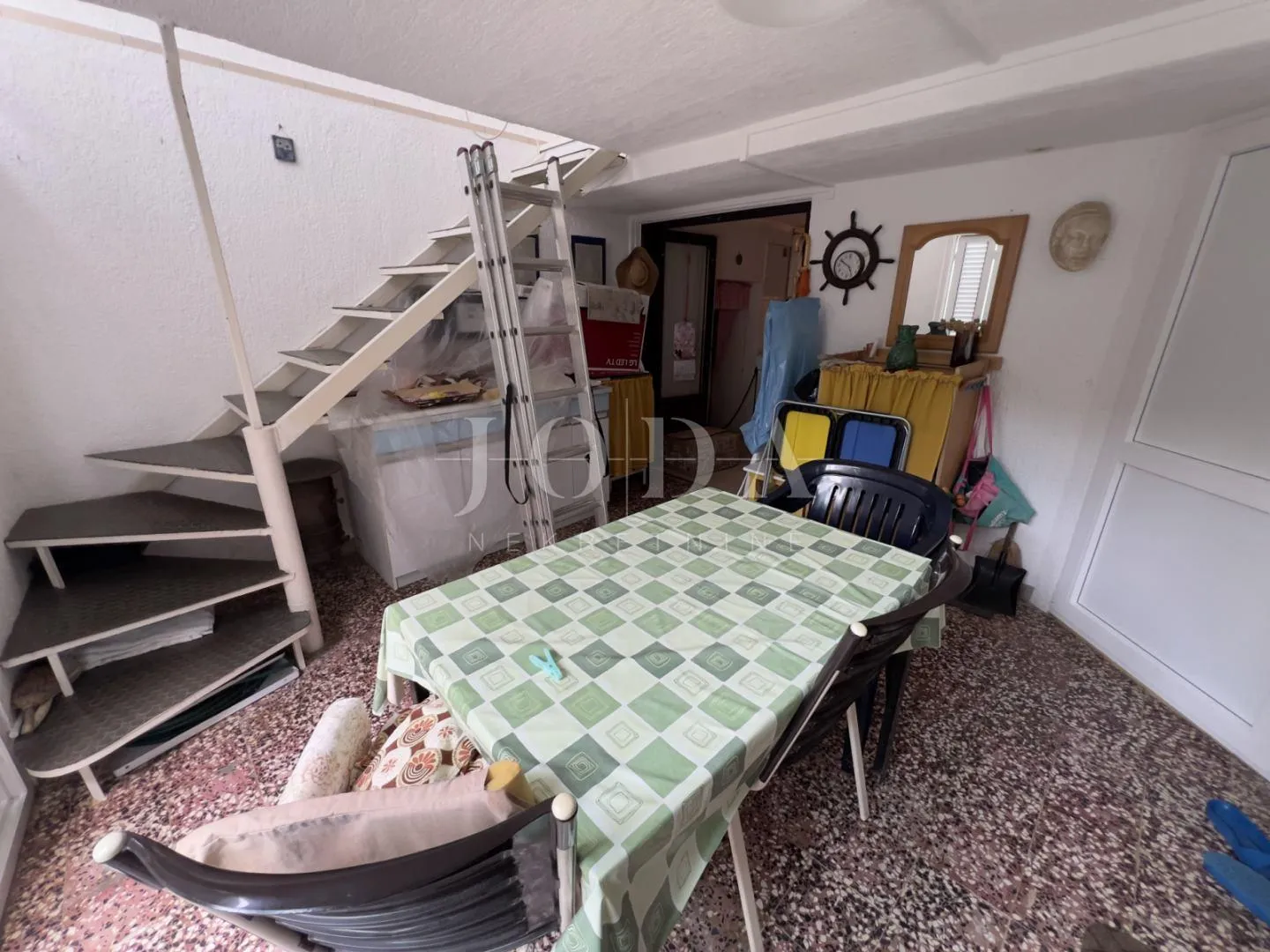 jadranovo, kuća na izvrsnoj lokaciji - slika 7