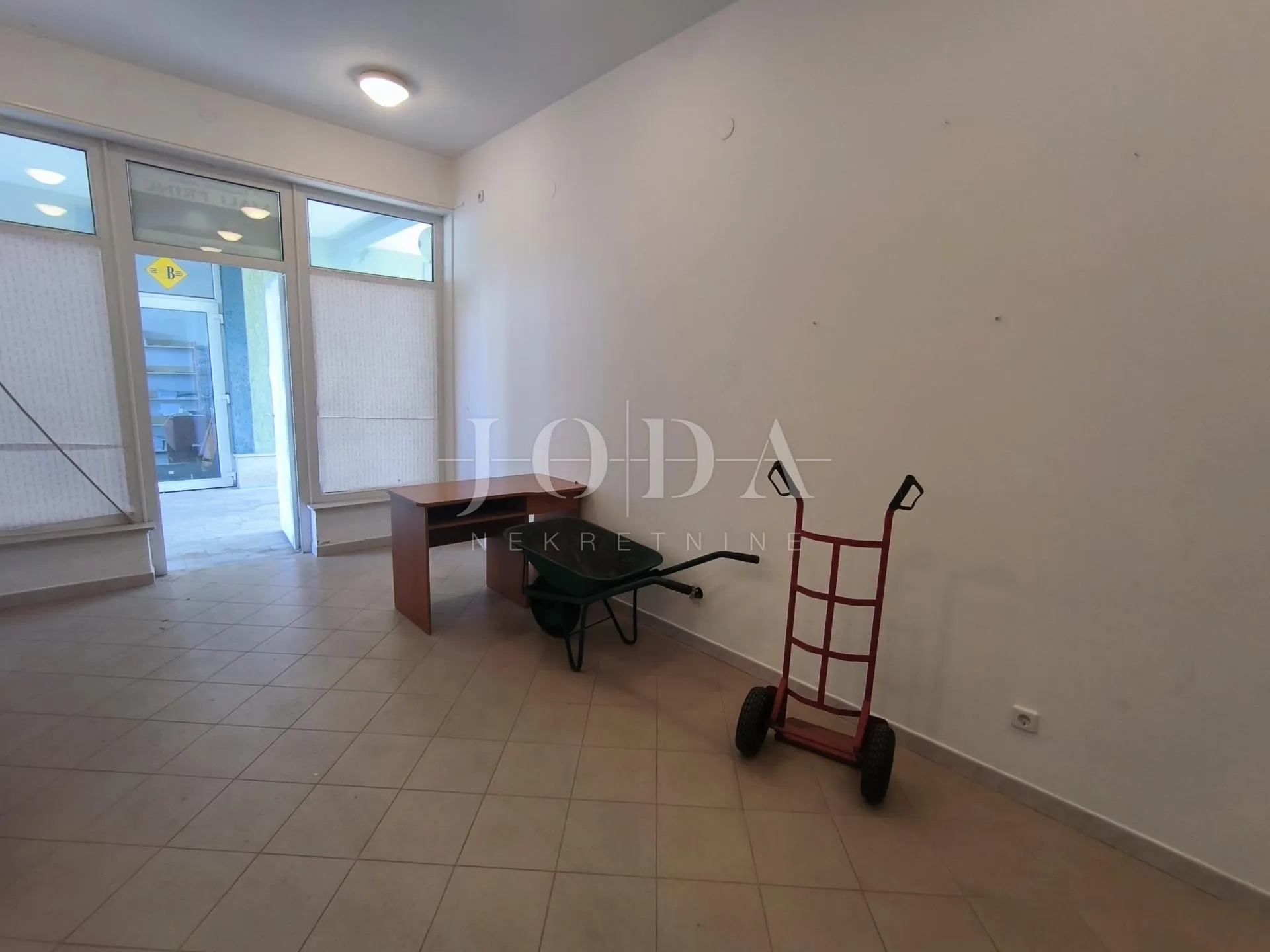 poslovni prostor na odličnoj lokaciji u novom vinodolskom - slika 9