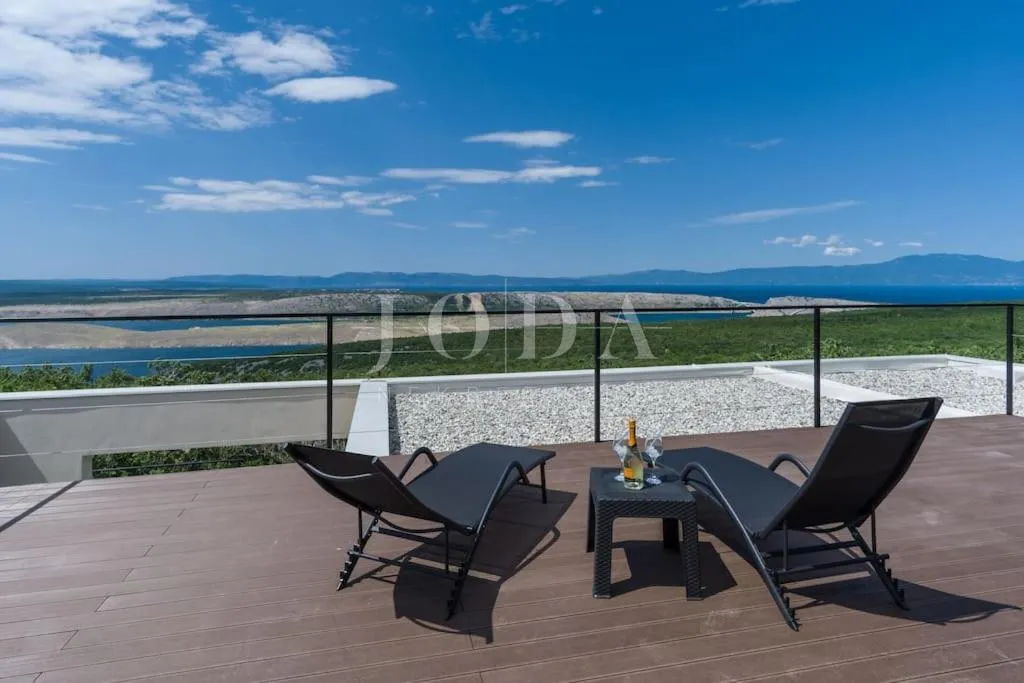 jedinstvena vila s bazenom - slika 10