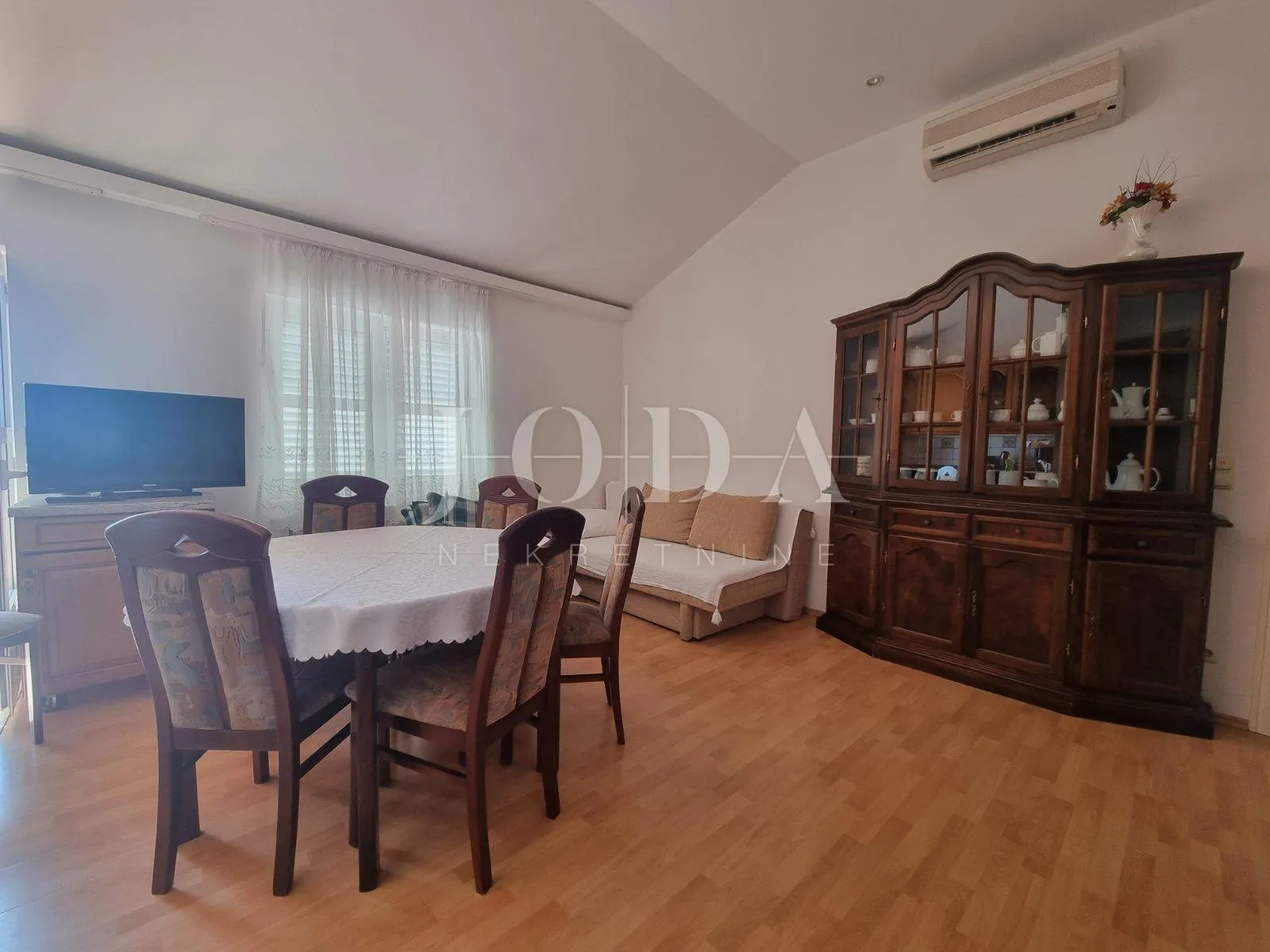crikvenica, dvije kuće sa osam apartmana - slika 12