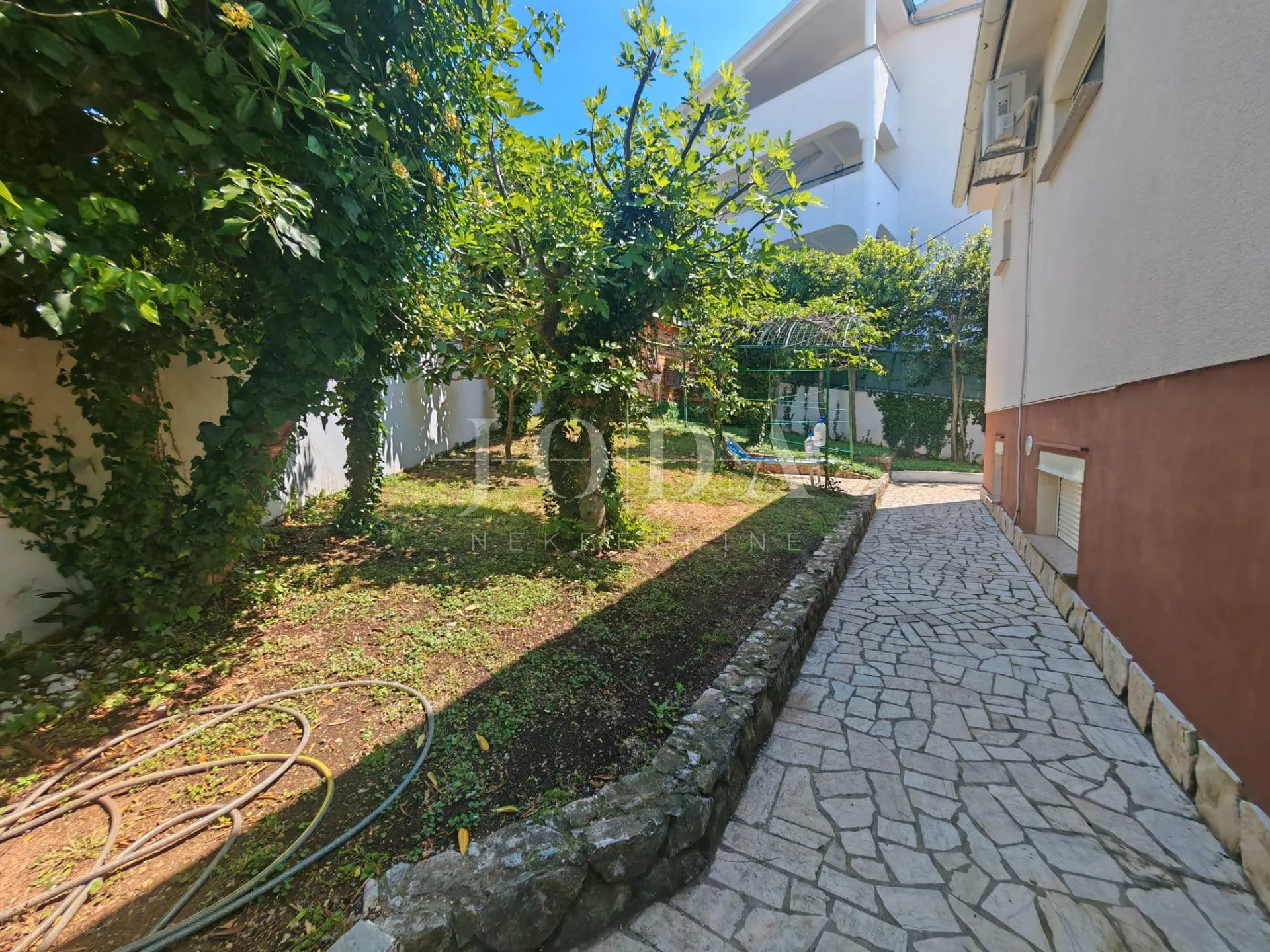 kuća sa 3 jedinice 200m od mora - slika 12