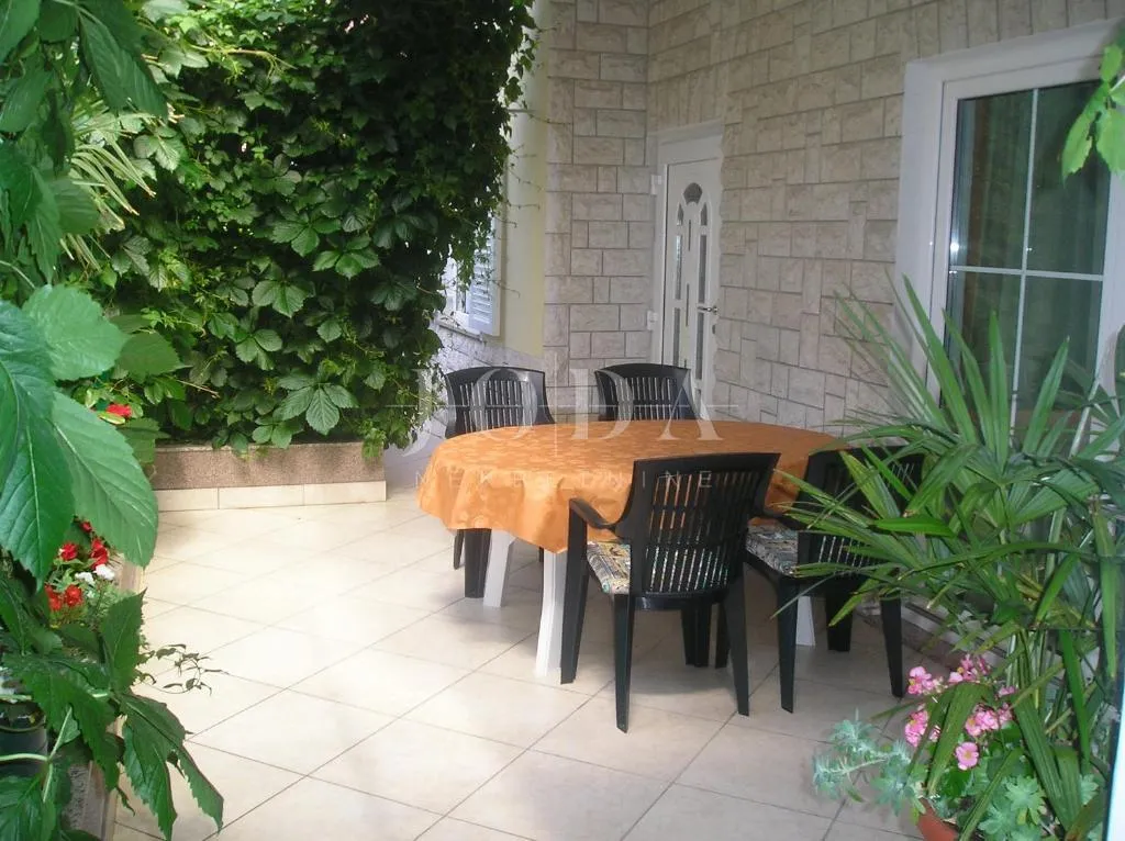 kuća sa 5 apartmana - slika 8