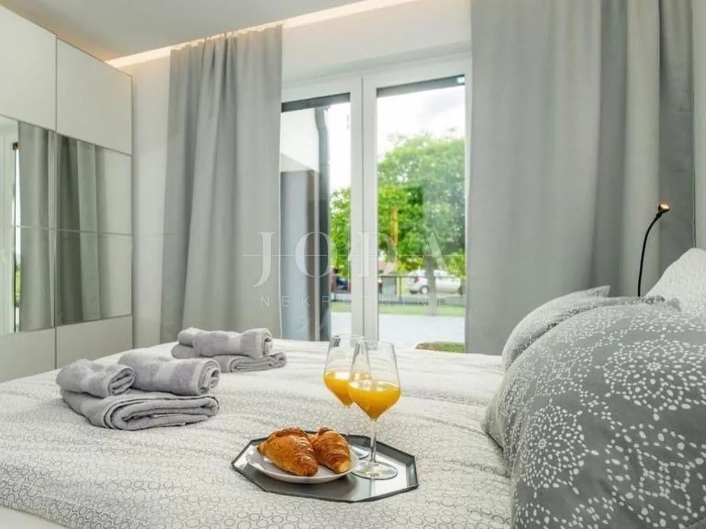 labin, luksuzna villa sa grijanim bazenom - slika 23