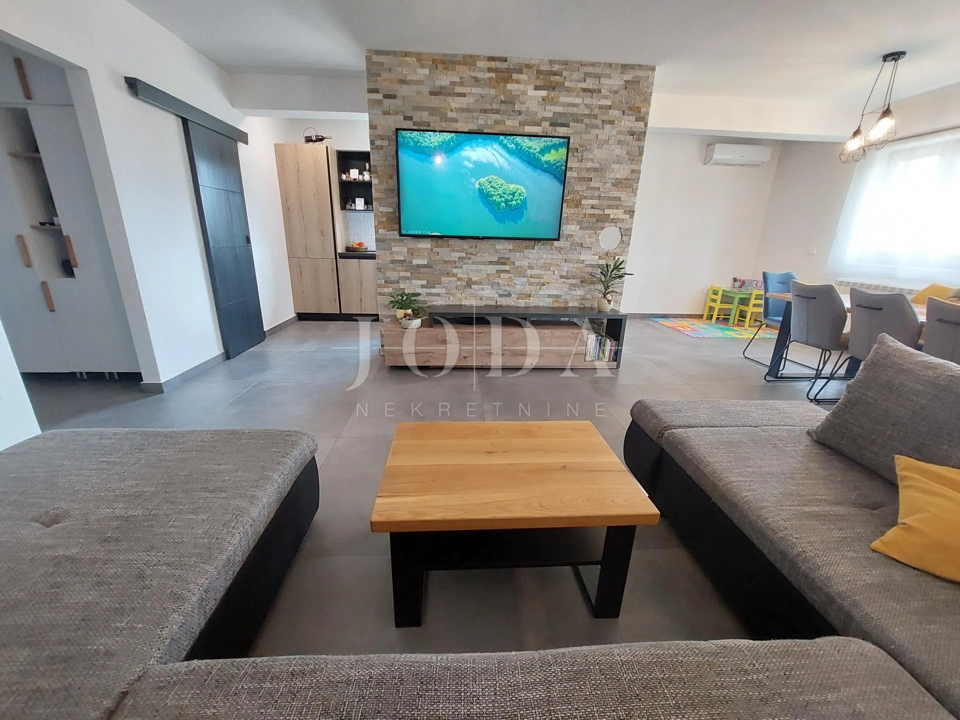 lijepa prizemnica sa prostranom okućnicom 1900m2,labin - slika 4