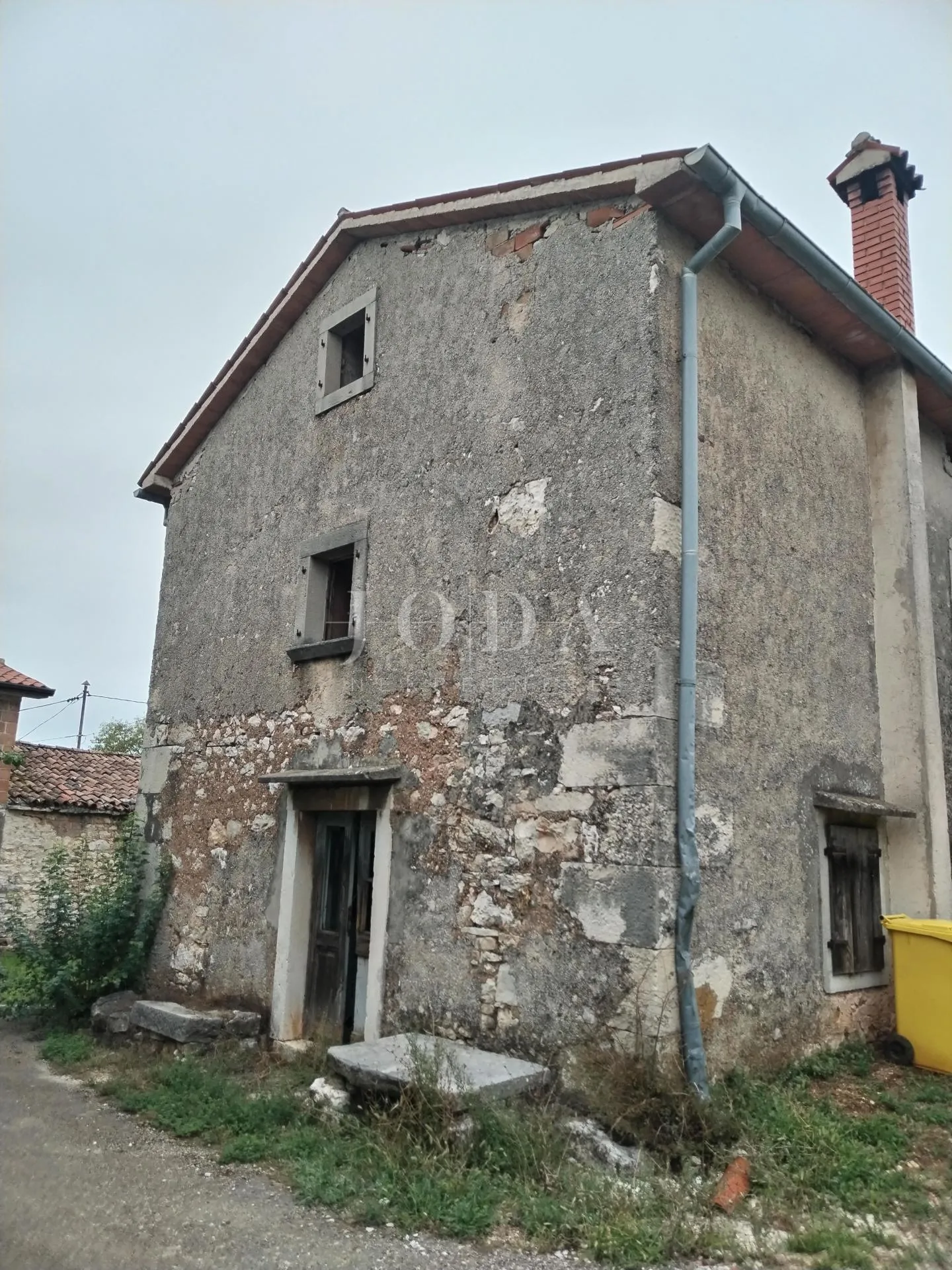 Labin, okolica, starina za adaptaciju u manjem selu