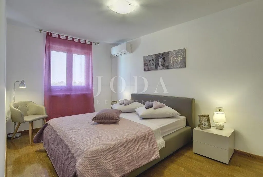 pula, villa sa bazenom i jacuzzijem - slika 21