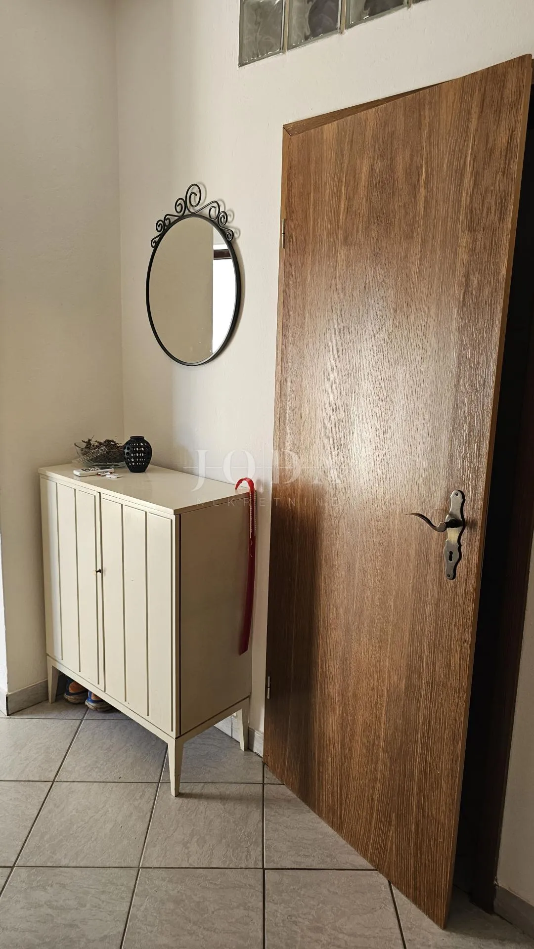 lijepa opremljena kuća sa 4 građ.parcele 4.200m2,loborika - slika 13