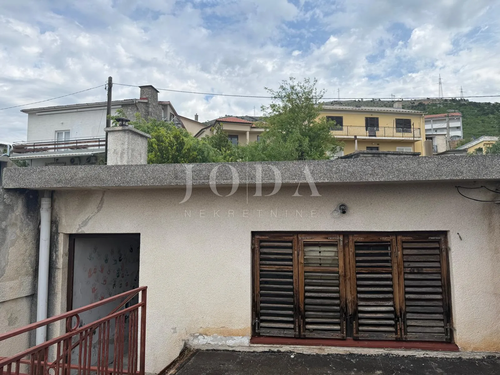 senj, kuća u nizu s terasom i pogledom na more - slika 2